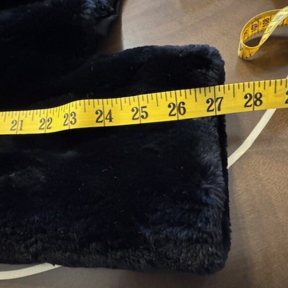 Black Double Breasted Mink jacket never worn.  Would fit sizes 4 and 6. - Picture 8 of 9